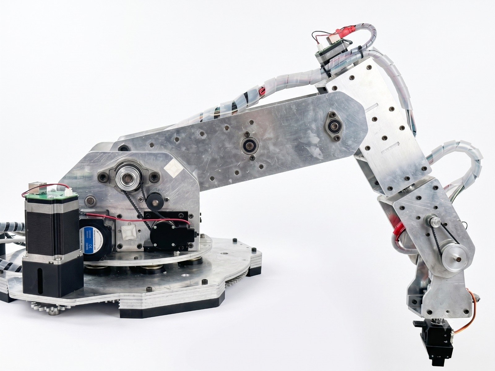 Full side profile — base to gripper